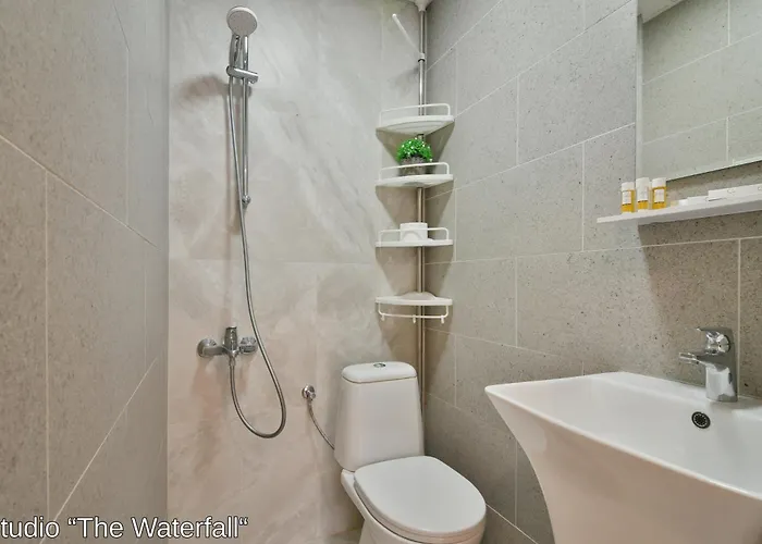 The Waterfall Free Parking