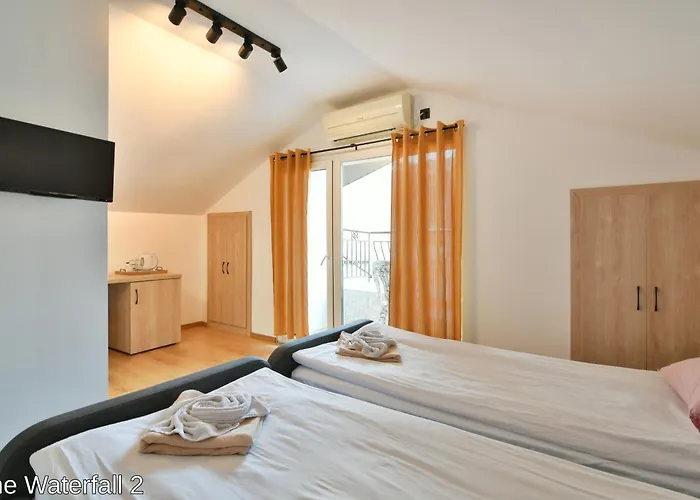 The Waterfall Free Parking Guest house