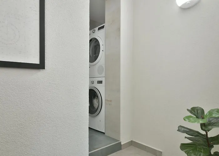 Гостьовий будинок The Waterfall Free Parking 3*